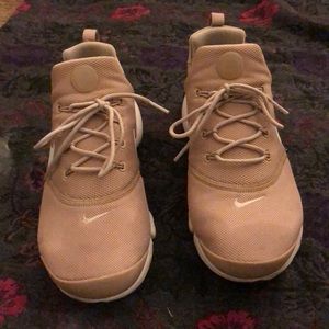 Woman’s Nike shoes